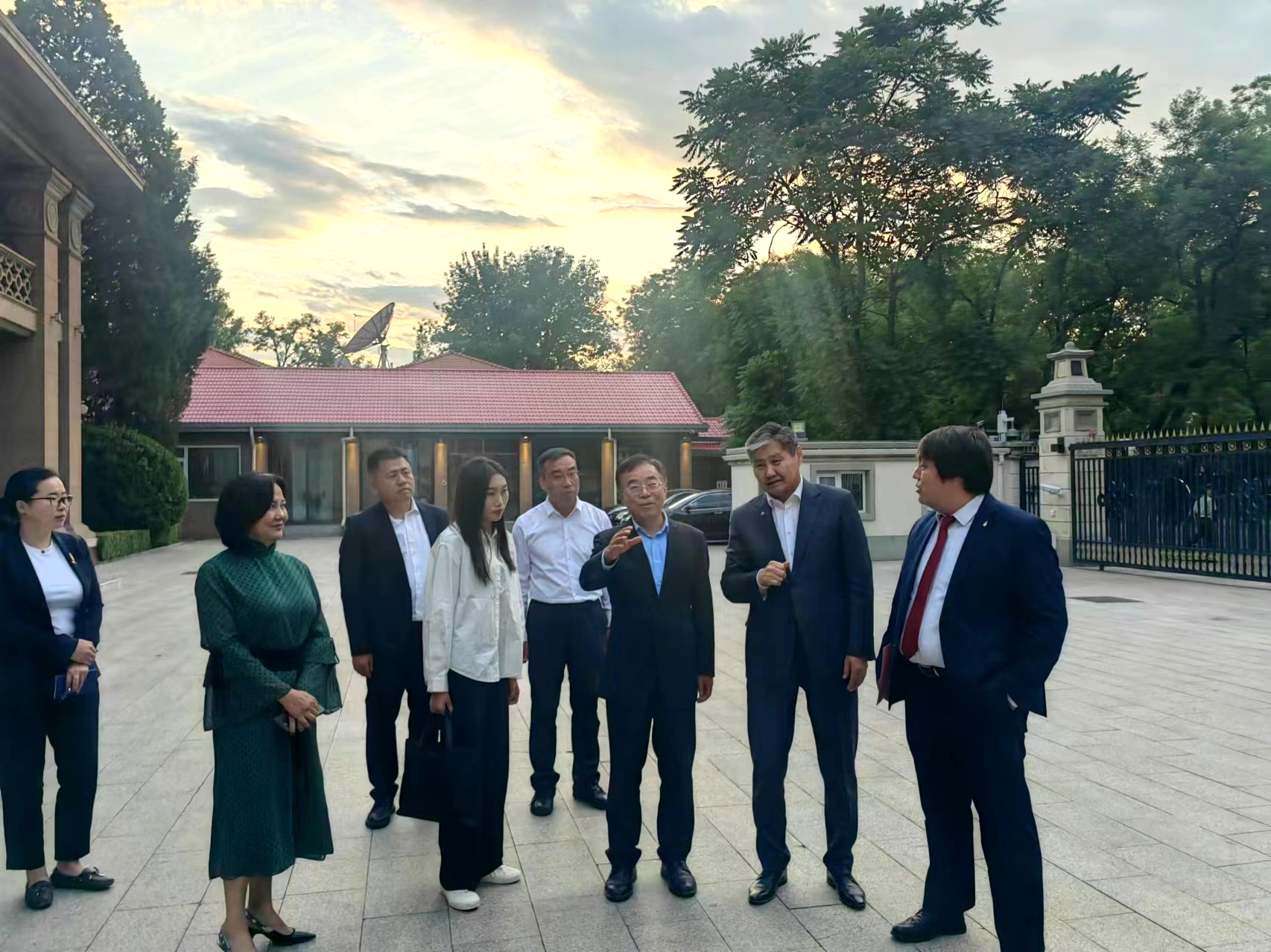 张宝军在京拜会蒙古国驻华大使